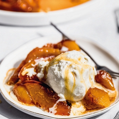 Recette de tarte tatin originale à la pèche et au caramel à la verveine du Forez